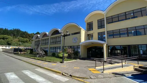 Pelea masiva en liceo de Talcahuano deja estudiantes y siete docentes lesionados
