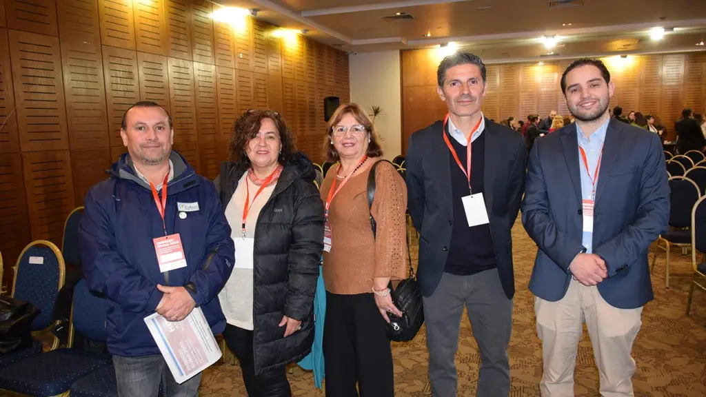Pedro Poblete, Patricia Jara, Zenobia Herrera; Julián Perret García, subgerente de Asuntos Públicos de Centrales en Operación en Colbún S.A.; y Pablo Coronado. | La Tribuna