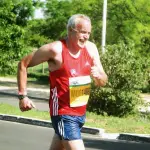 Alejandro Bustamante continúa desafiando al tiempo y sumando títulos en el atletismo máster nacional, transformándose en un ejemplo de perseverancia y superación para el deporte angelino, La Tribuna