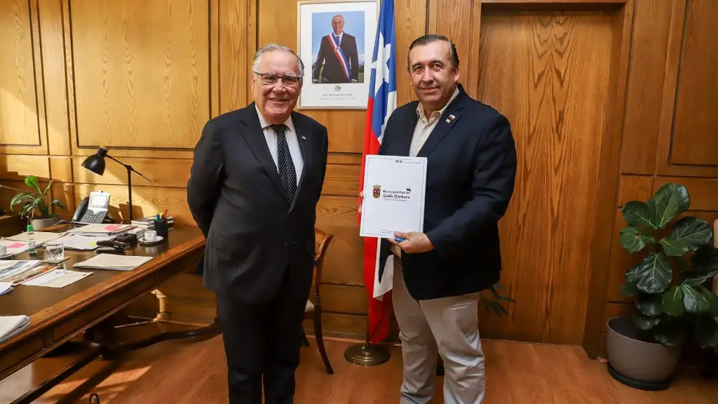 Alcalde Osses presenta propuesta al Ministro Campos, Municipalidad de Santa Bárbara