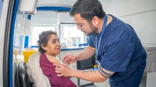 Advierten rezago en vacunación de adultos mayores contra la influenza en Biobío
