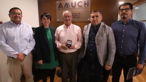Yumbel busca reforzar seguridad, salud y capacitación municipal junto a AMUCH