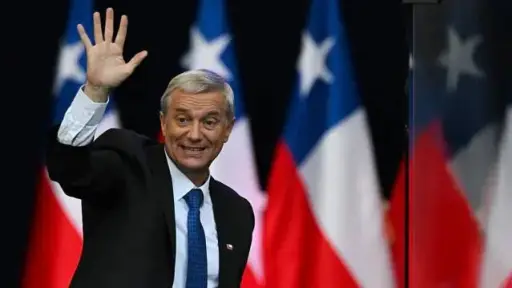 Encuesta Cadem: Aprobación del Presidente Kast repunta y alcanza un 42% tras cinco semanas a la baja