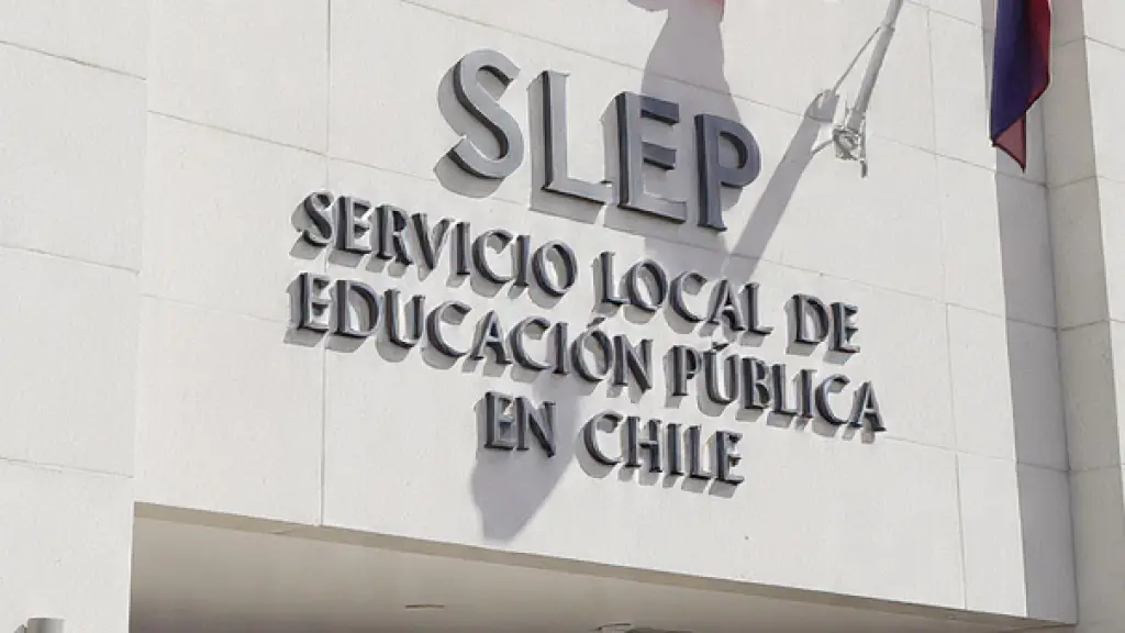 Ministra Arzola considera pausar traspasos a SLEP para reevaluar sistema educativo, Realizada con IA, contexto 