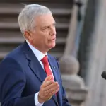 En medio del debate político por el denominado “Plan de Reconstrucción Nacional”, el Presidente de la República, José Antonio Kast, emplazó públicamente al Partido Comunista tras los llamados a movilización realizados por la diputada Lorena Pizarro., Aton