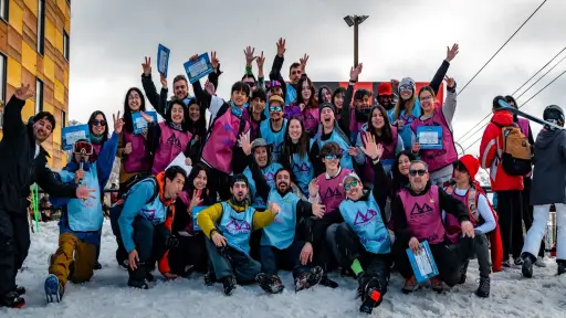 Chile Trasciende: la fundación que lleva a estudiantes del Biobío a la nieve, el mar y la montaña para fortalecer su liderazgo