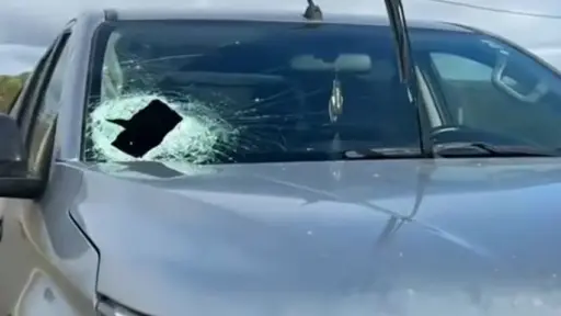 Mujer permanece en riesgo vital tras impacto de objeto metálico en Ruta 5 Sur cerca de Puerto Montt