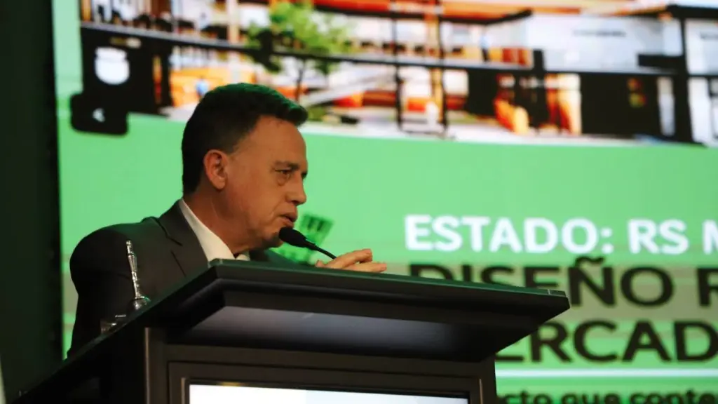 El alcalde José Miguel Muñoz abordó la situación señalando que, al asumir en diciembre de 2024, se encontró con un sistema educacional en una profunda crisis financiera y administrativa, lo que obligó al municipio a destinar más de 1.600 millones de pesos para evitar el colapso.