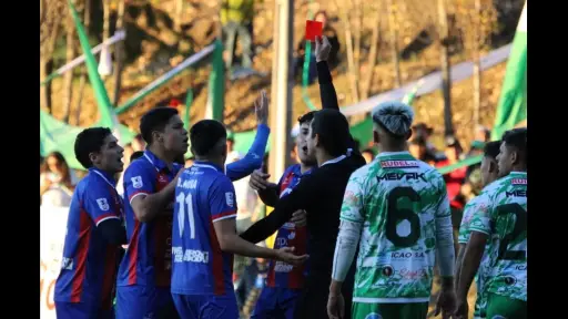 Expulsiones, reclamos y un penal no cobrado marcó la derrota de Iberia ante D. Laja Histórico