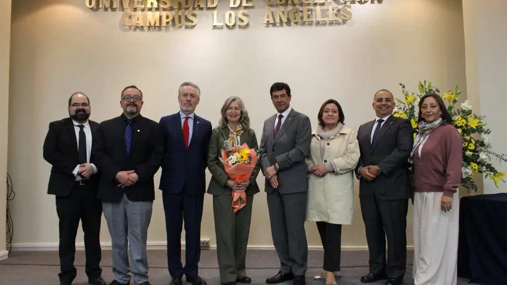 Sebastián Astroza, Director de Desarrollo Estratégico; Mauricio Rondanelli, subdirector Académico y Estudiantil; Carlos Von Plessing, Vicerrector; Jacqueline Sepúlveda, Rectora; Francisco Brovelli, Director General; Claudia Ulloa, Vicerrectora de Investig | Universidad de Concepción