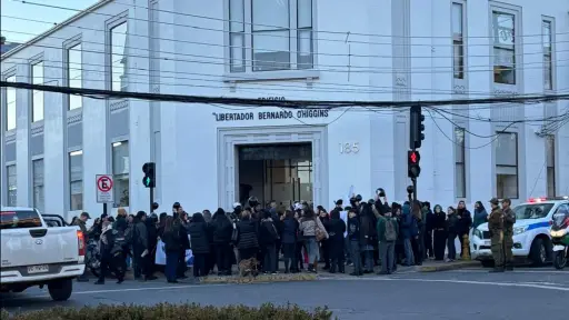Manifestación estudiantil en el centro de Los Ángeles por incertidumbre en anexo del Liceo Comercial