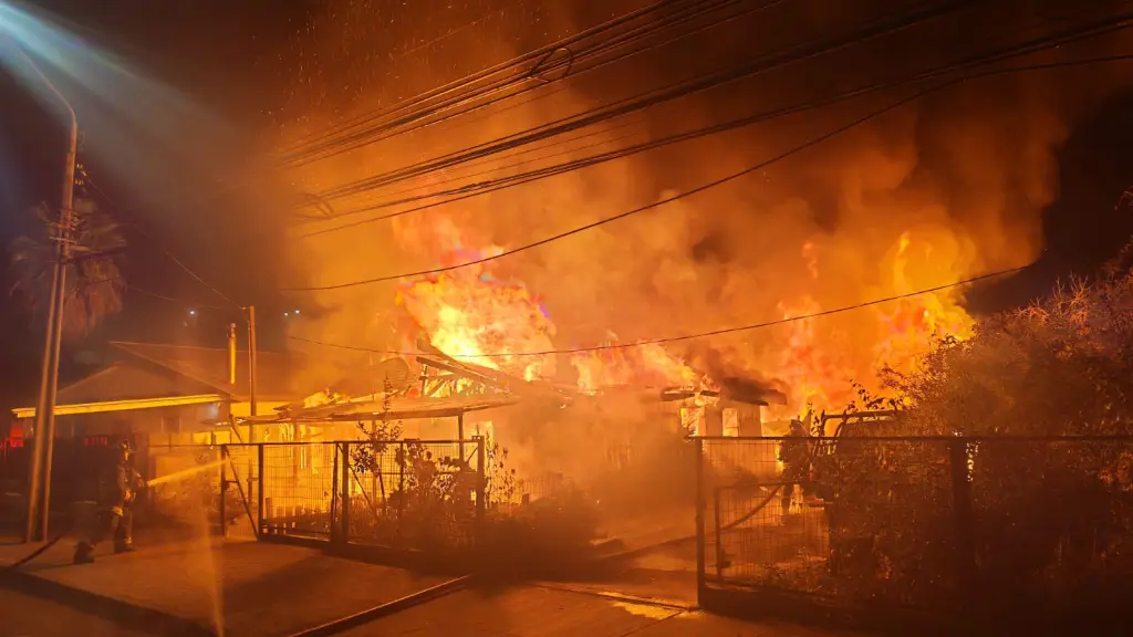 Incendio destruyó dos viviendas y dejó a seis personas damnificadas en Cabrero , CB de Cabrero