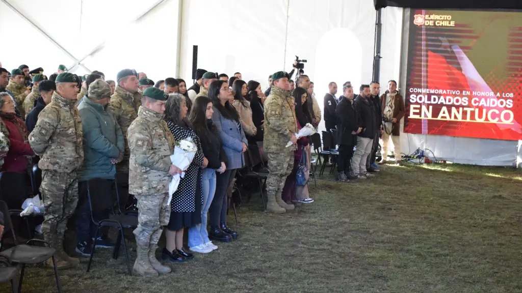 Ceremonia oficial del Ejército / La Tribuna