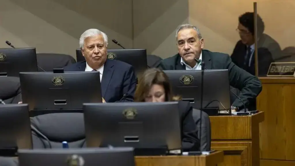 El senador Fidel Espinoza expuso su malestar sobre declaraciones realizadas a un medio de comunicación del ministro Fernando Barros. , Senado