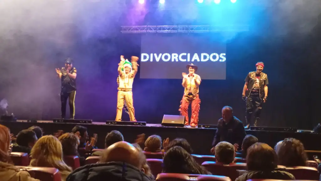 Los actores Rodrigo Muñoz, Andrés Velasco, Carlos Díaz y Fernando Larraín se presentaron la noche del martes en el Teatro Municipal de Los Ángeles con la obra “Divorciados 2.0”., Nicolás Maureira | La Tribuna