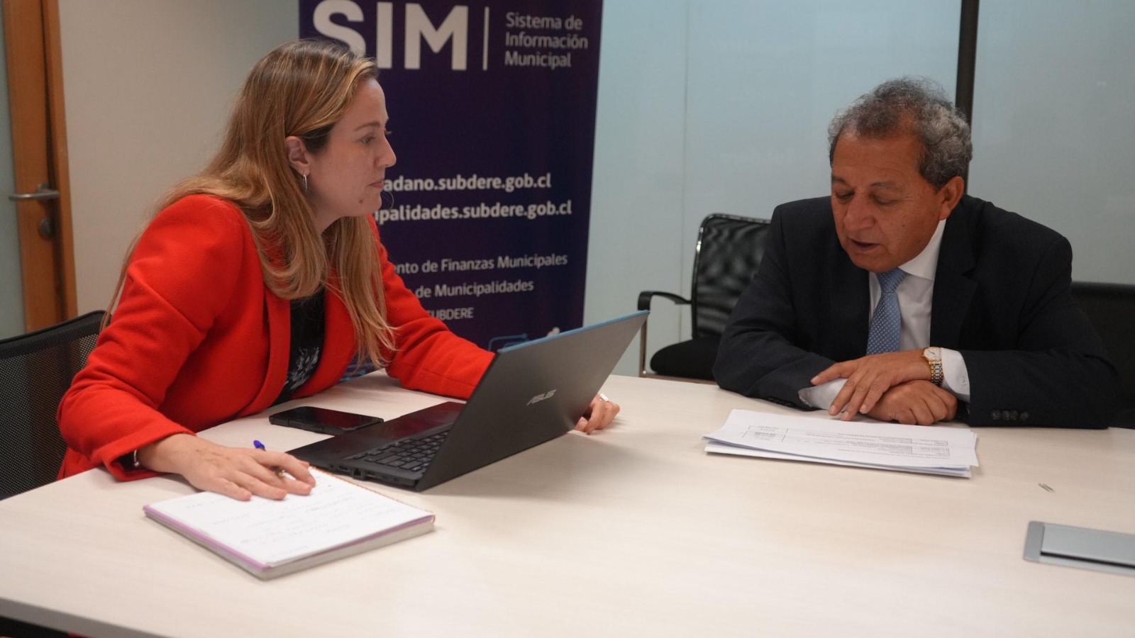 Uno de los encuentros se realizó con la Jefa de la División de Municipalidades de la Subsecretaría de Desarrollo Regional y Administrativo (Subdere), María José Puigrredón Figueroa. / Municipalidad de Laja