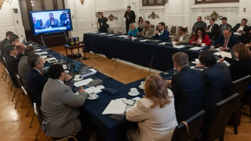 El proyecto fue presentado por el Gobierno como un mecanismo para financiar medidas de reconstrucción y dinamizar la economía, incorporando herramientas vinculadas a inversión, empleo y recaudación fiscal., Agencia UNO