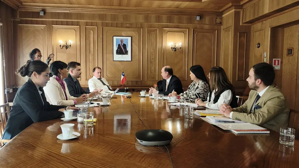 Reunión realizada el 29 de abril en Santiago entre el ministro de Vivienda, la Delegación Presidencial Provincial del Biobío y equipos del Serviu abordó el estado del proyecto. / Cedida