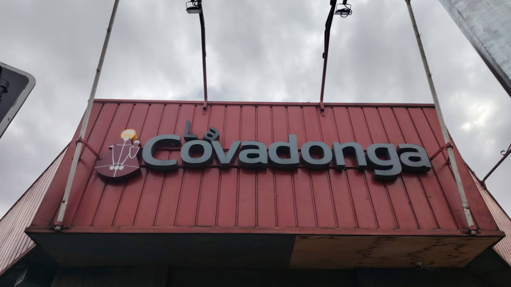 La Covadonga descarta cierre y reafirma su continuidad en el centro de Los Ángeles