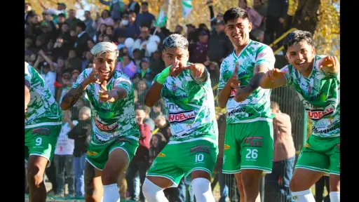 Con doblete de Bastián Duarte, D. Laja Histórico hizo suyo el duelo ante F. Vial