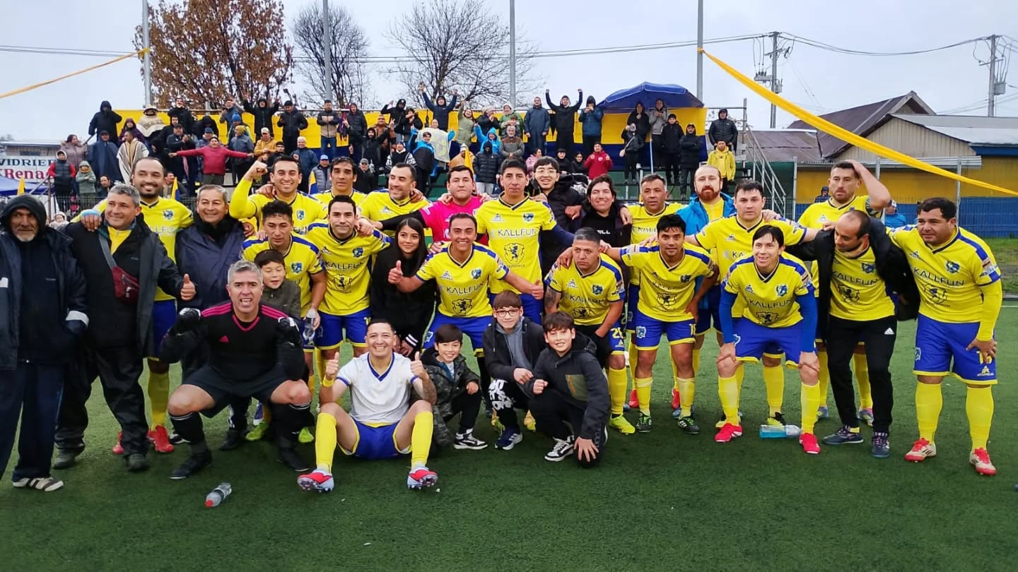 Orompello celebra con la hinchada su clasificación a la final regional / La Tribuna