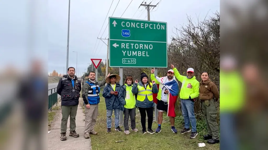 Familia de Julián retoma caminata bajo la lluvia durante tramo entre Cabrero y Yumbel en campaña solidaria., Cedida