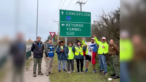 Hoy llueve y caminamos por Julián: familia sigue ruta hacia Yumbel en campaña para reunir fondos