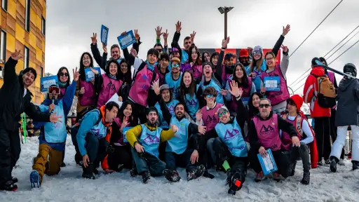 Chile Trasciende lleva a 1.000 estudiantes del Biobío a la nieve y el mar para formar líderes