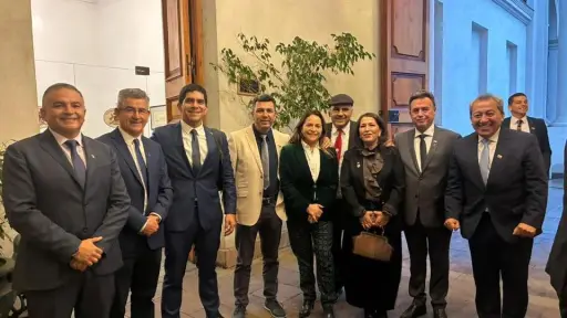 Pavimentación, vivienda y salud marcaron reunión de alcaldes de Biobío con Presidente Kast