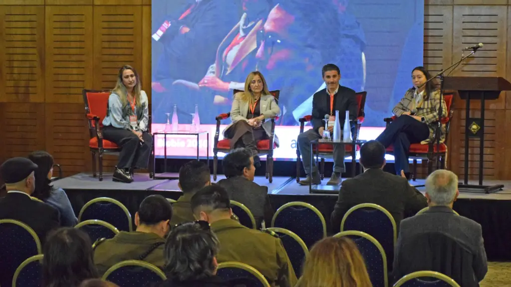 La iniciativa impulsada por Diario La Tribuna desde 2024 reunió en Los Ángeles a representantes de distintos sectores para debatir sobre desarrollo territorial y sostenibilidad., Diario La Tribuna