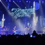 Zúmbale Primo fue el número principal de la celebración por los 287 años de Los Ángeles, presentación que convocó a miles de personas en el Polideportivo., Municipalidad de Los Ángeles
