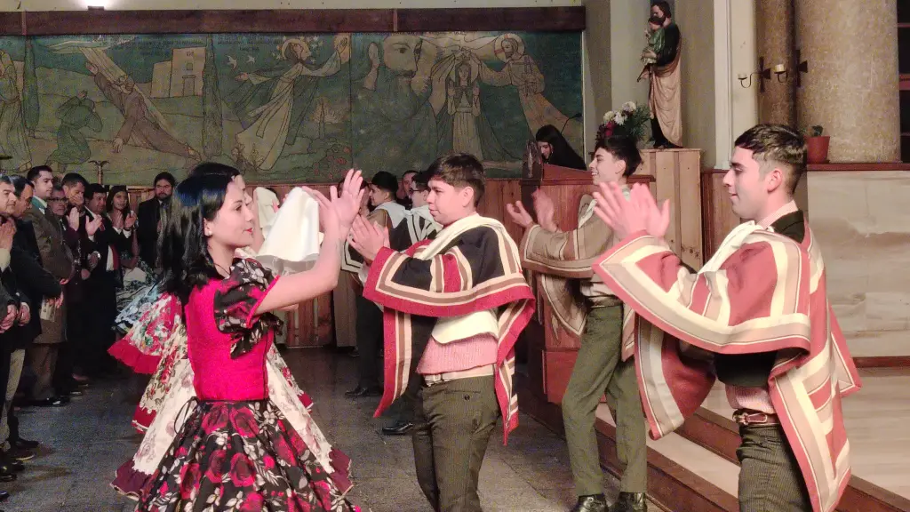 La actividad concluyó con pie de cueca por el grupo folclórico de Los Ángeles  / La Tribuna