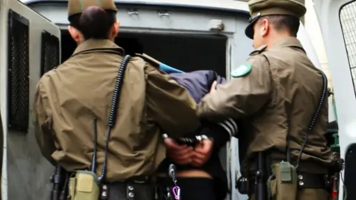 Controles policiales dejan detenidos por receptación, ebriedad y desacato en Laja y San Rosendo