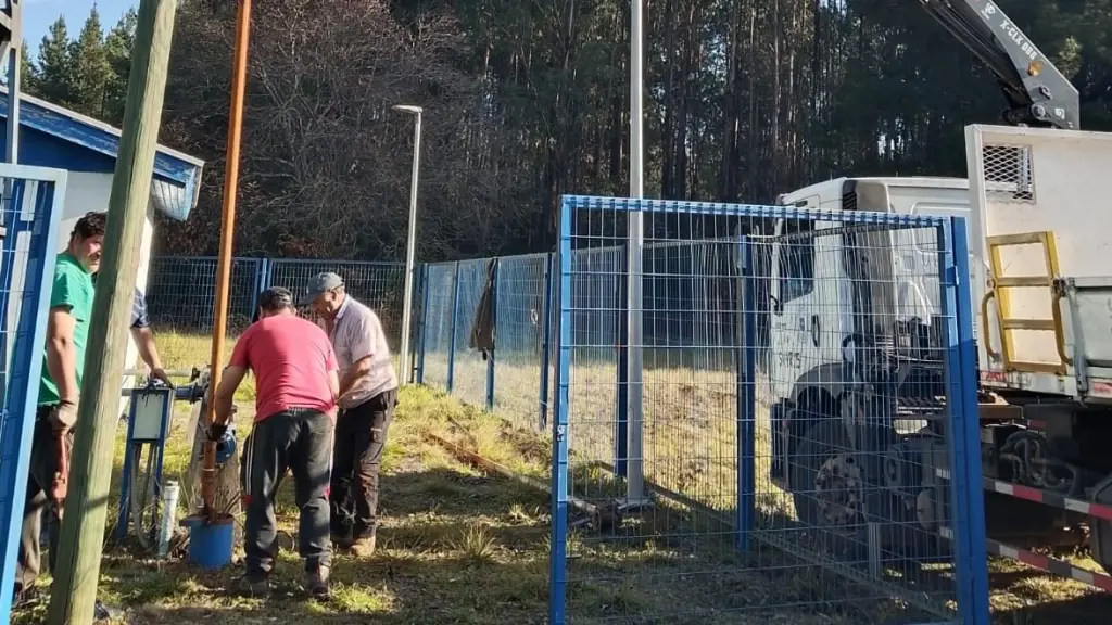 La reposición del servicio permitió recuperar el abastecimiento para viviendas y establecimientos educacionales del sector rural de Rinconada., Municipalidad de Santa Bárbara