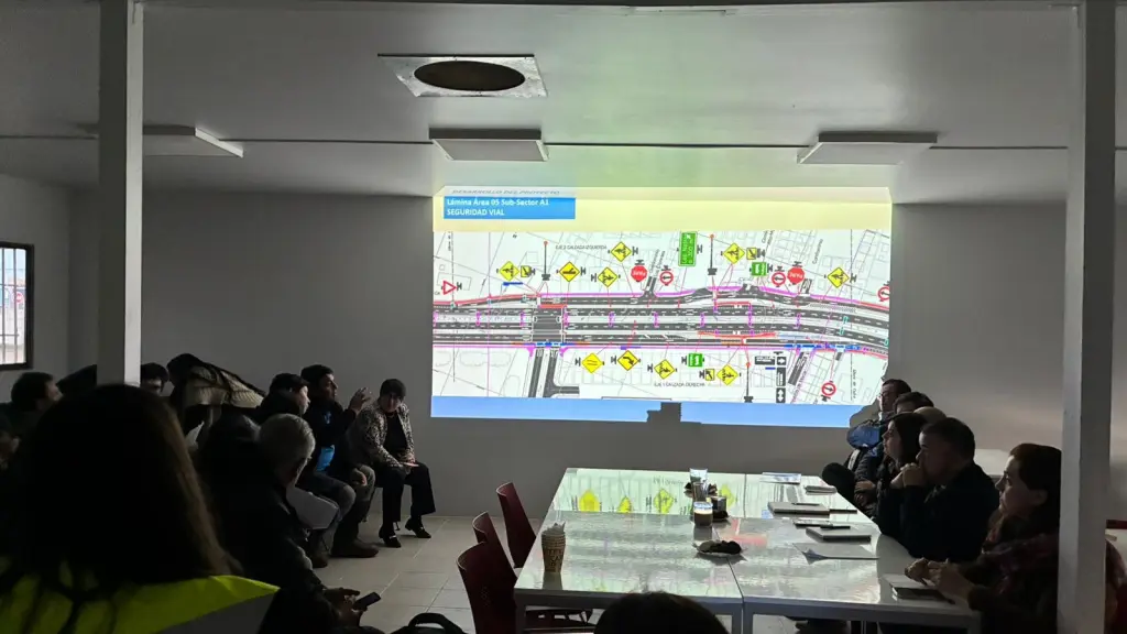 Dentro de las principales solicitudes planteadas por las comunidades se encuentran medidas de mitigación ambiental, control de polvo y ruido, control sanitario y de roedores, resguardo de accesos para servicios de emergencia, además de mayor información sobre desvíos, cortes de tránsito y recuperación del entorno afectado por las obras.