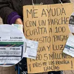 “Debo más de cinco millones”: adulta mayor vende parches en la calle para pagar millonaria deuda de luz y agua, La Tribuna