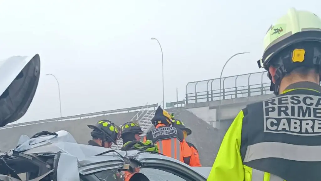 Bomberos rescató a tres lesionados atrapados tras volcamiento vehícular en Cabrero, La Tribuna