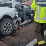Bomberos rescató a tres lesionados atrapados tras volcamiento vehícular en Cabrero, La Tribuna