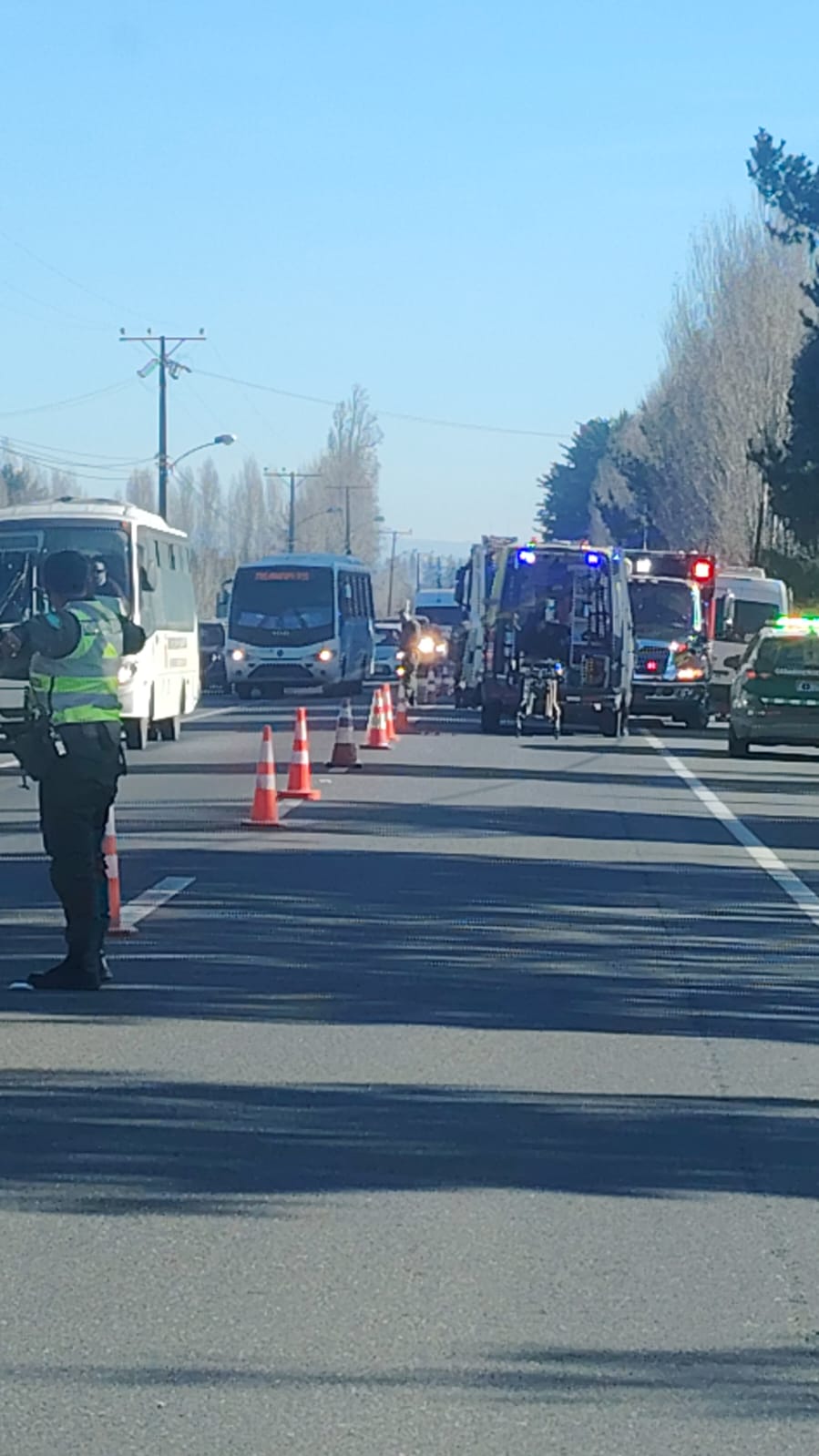 Accidente vehicular involucró a camioneta y furgón escolar. / Cedida