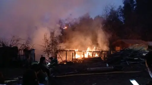 Activan campaña solidaria para familia que perdió su vivienda tras incendio en Santa Bárbara