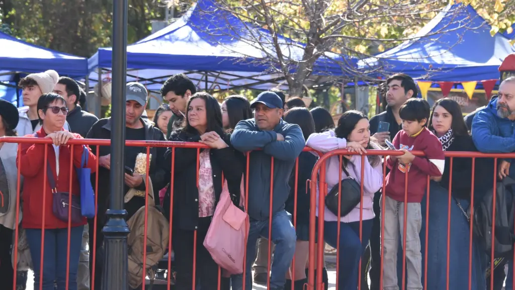Desfile escolar del Día de las Glorias Navales en Los Ángeles | 