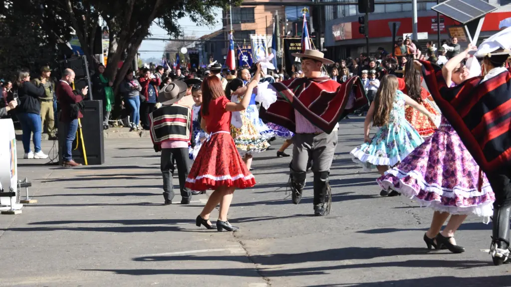 Desfile escolar del Día de las Glorias Navales en Los Ángeles | 