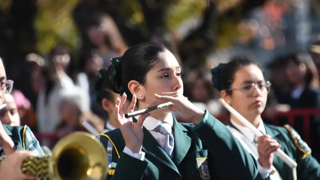 Desfile escolar del Día de las Glorias Navales en Los Ángeles | 