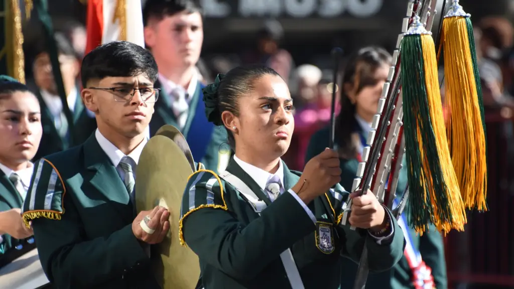 Desfile escolar del Día de las Glorias Navales en Los Ángeles | 