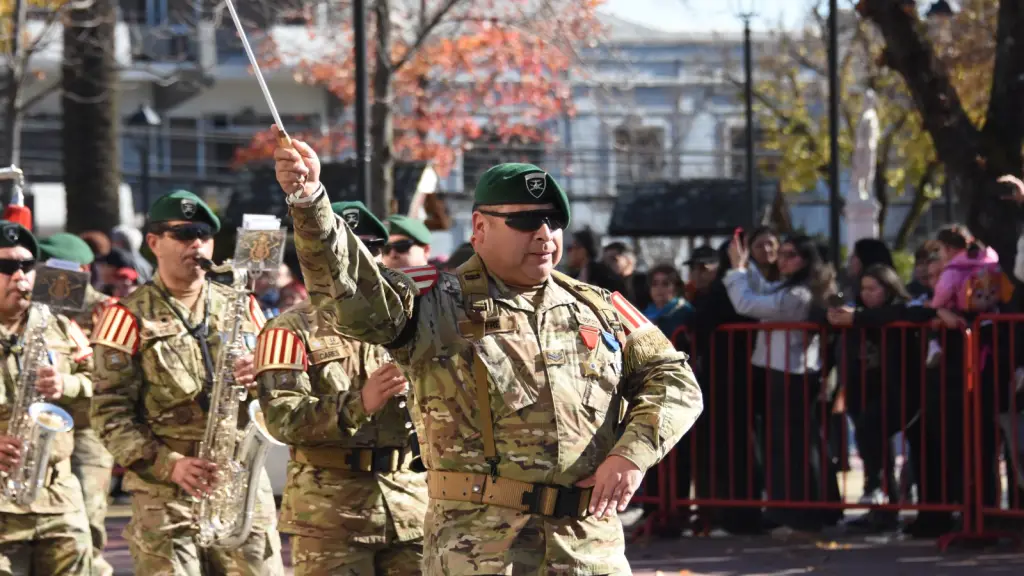 Desfile escolar del Día de las Glorias Navales en Los Ángeles | 
