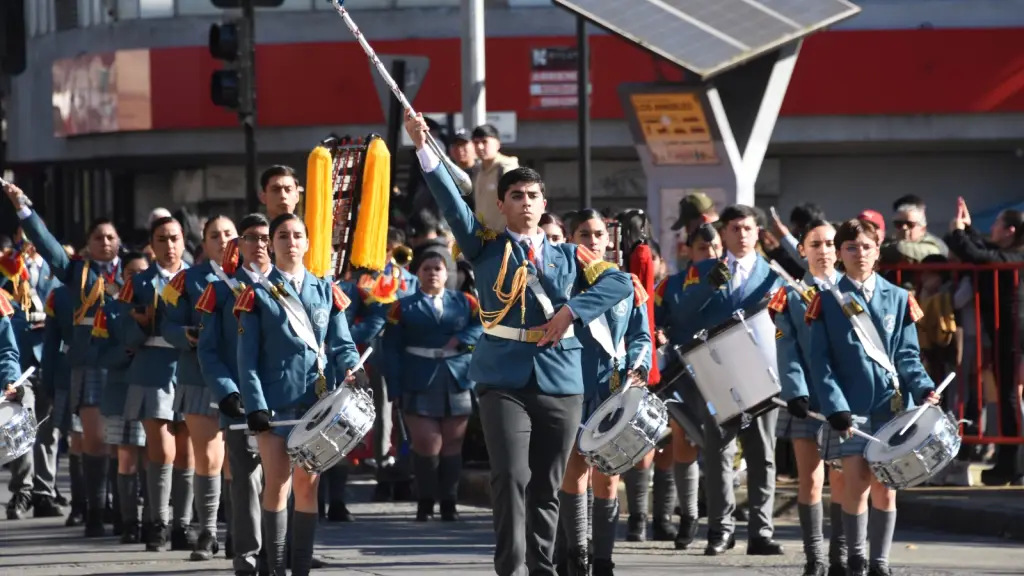 Desfile escolar del Día de las Glorias Navales en Los Ángeles | 