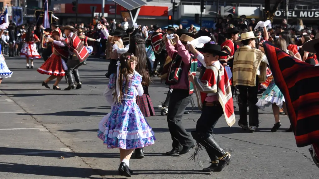 Desfile escolar del Día de las Glorias Navales en Los Ángeles | 