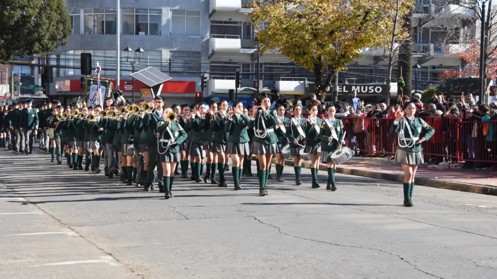 Desfile escolar del Día de las Glorias Navales en Los Ángeles | 