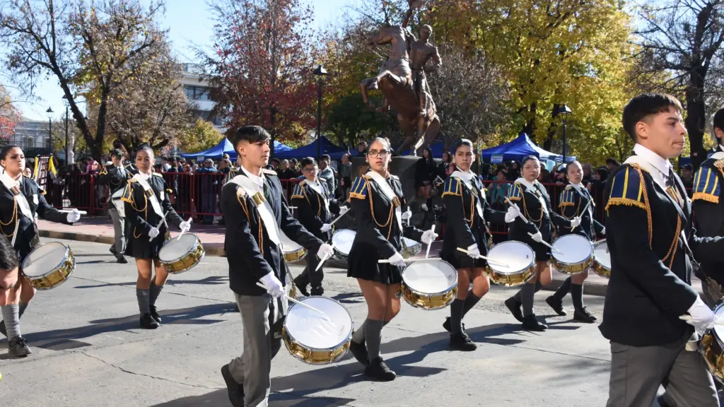 Desfile escolar del Día de las Glorias Navales en Los Ángeles | 