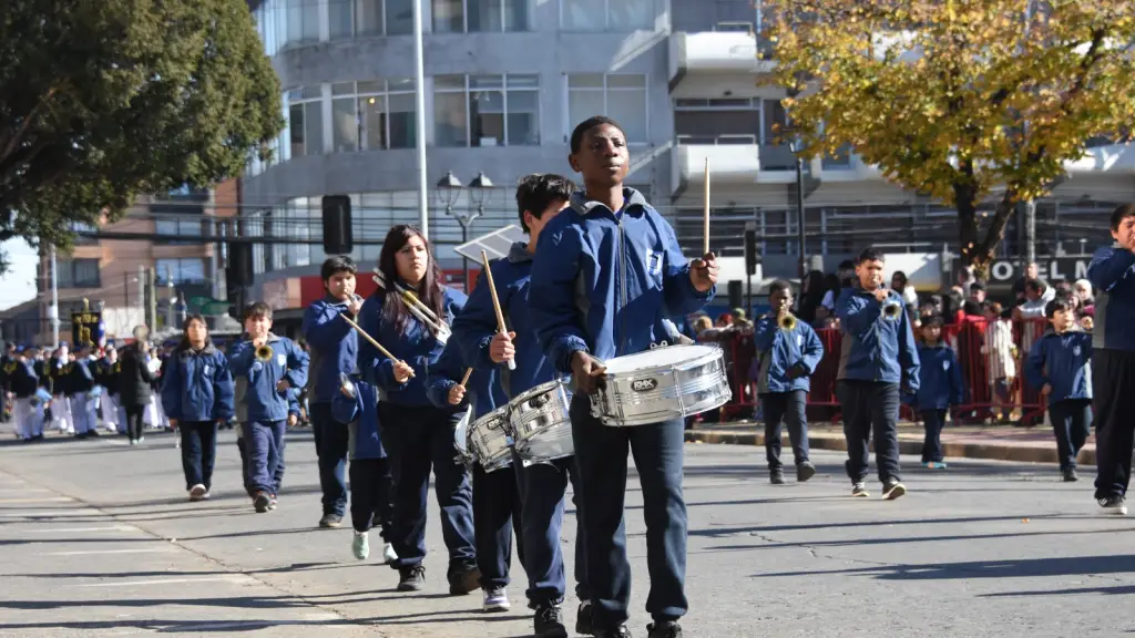 Desfile escolar del Día de las Glorias Navales en Los Ángeles | 